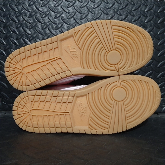 Nike Wmns Air Jordan 1 Low AJ1 Arctic Pink Gum Womens DC0774-601 size 12 - Picture 5 of 6